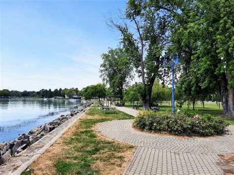 Balatonlelle városközpont és sétány