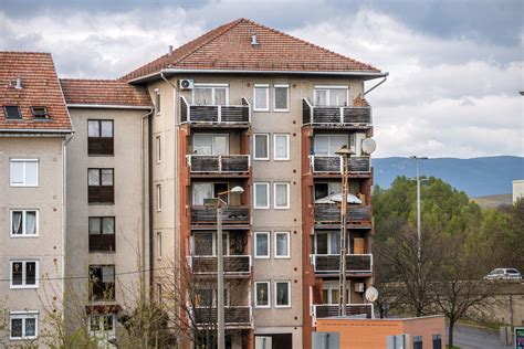 Panelházak látképe