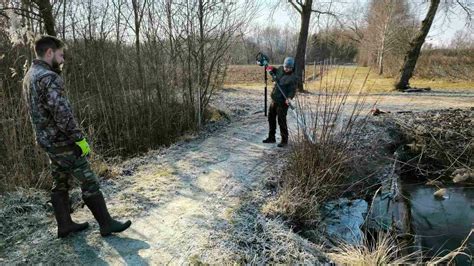 Horgászok a vízparton