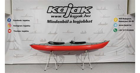 Kajakok és kenuk a vízen