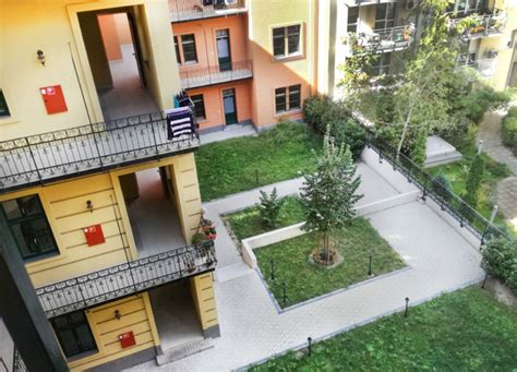 Társasház belső udvarának rendezése