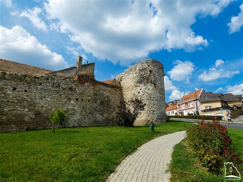 Infografika: Pécs vára és püspökvár elrendezése a középkorban