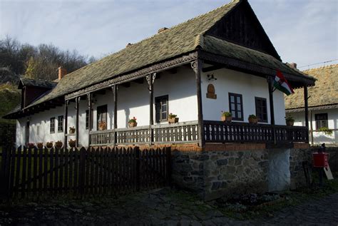 Felvidéki palóc ház gazdag fafaragással