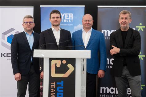 Árendás Gergely és a Market Zrt. vezérigazgatója az alapkőletételen