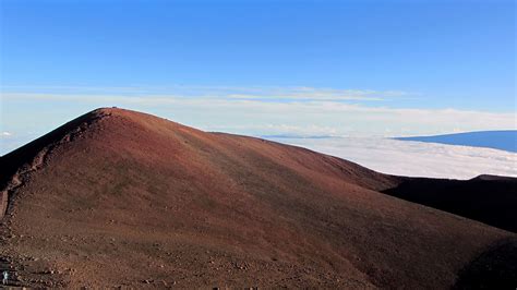 Grafika: HIRES spektrométer és Mauna Kea kilátása