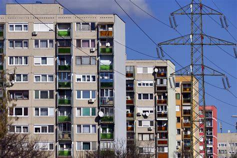 Panelházak a főváros X. kerületében, az Újhegy parkban
