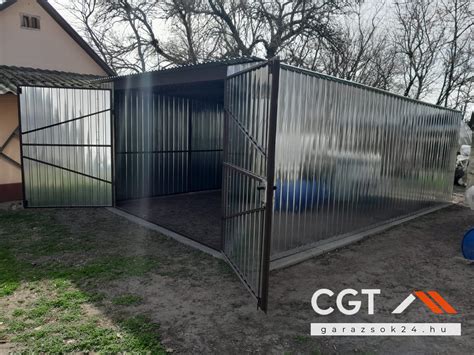 Garázs bejárata Veszprémben