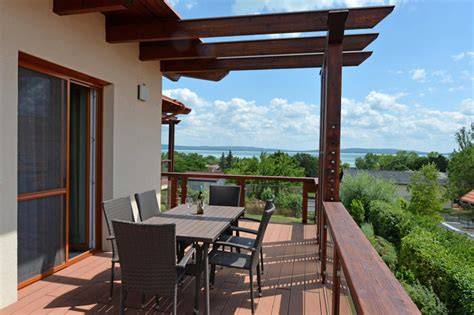 privát terasz kilátás a Balatonra
