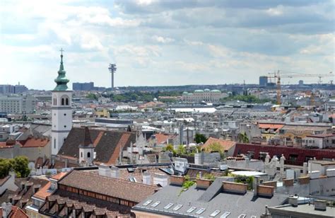 Bécs üzleti negyedeinek panorámája