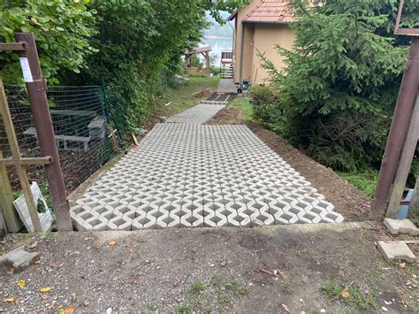 Térkő burkolatú kocsibeálló