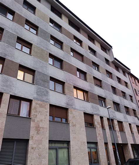 Látványterv vagy fotó egy modern liftes társasházról