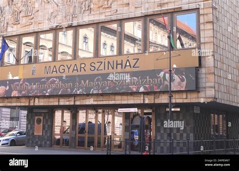 A Magyar Színház épülete a Hevesi Sándor téren