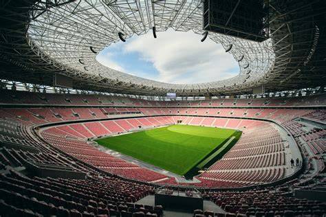 Infografika: Népstadion 1953-es befejezése és 2019-es Puskás Aréna rekonstrukciós folyamatának idővonala