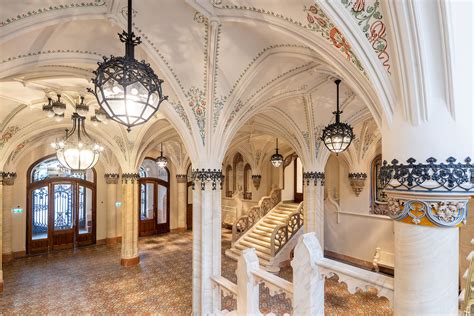 Fotó: Budavári önkormányzati épület a Vár alatt