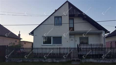 Eladó ház Gönyű