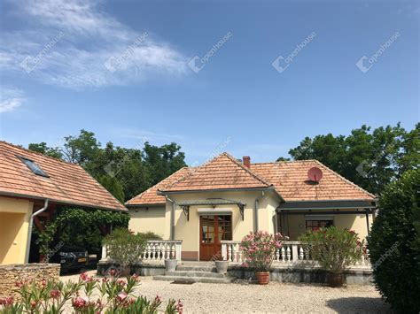 Családi ház Halászin