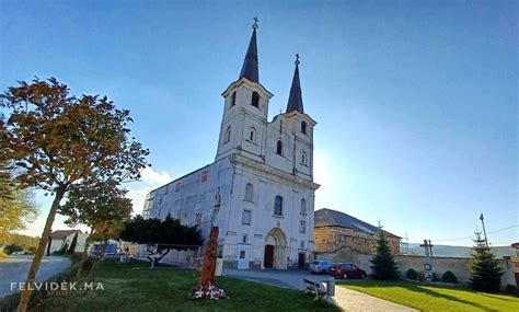 Az oladi templom külső homlokzata