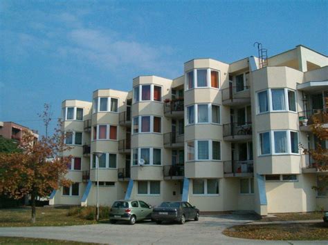 Társasház és családi ház összehasonlítása