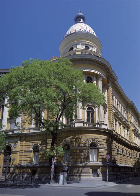 Egyetemi épület Gödöllőn