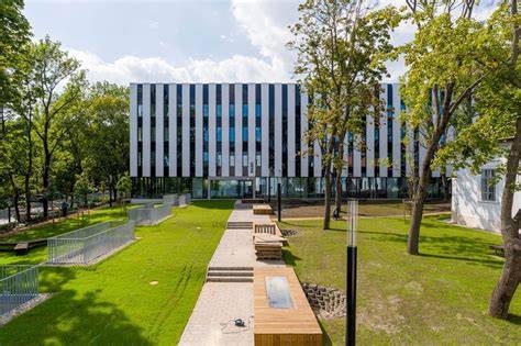 Infografika a MOME campus három ütemének áttekintéséről