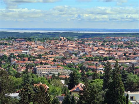 Sopron látképe a várral