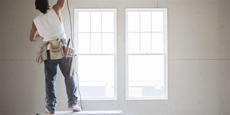 Lakásfelújítási munkálatok illusztrációja