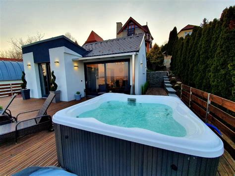 Jakuzzis wellness apartman a Balatonnál