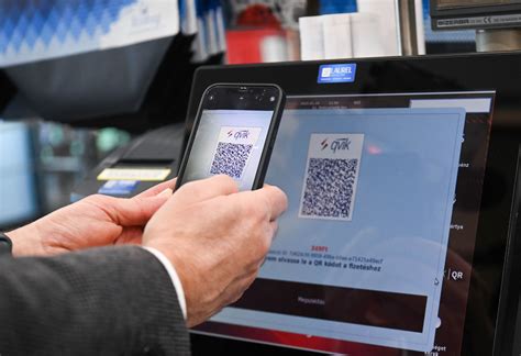 Mobiltelefonon megjelenő kamerakép