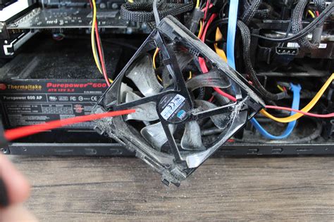 Számítógép belső tisztítása portalanítással