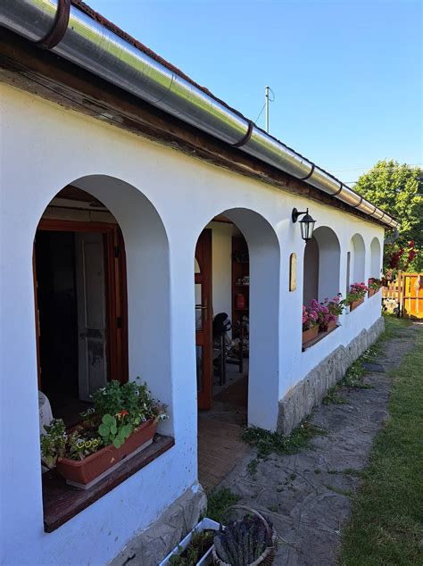 Parasztház tornáccal