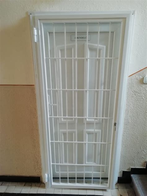 Biztonsági ajtórács felszerelése