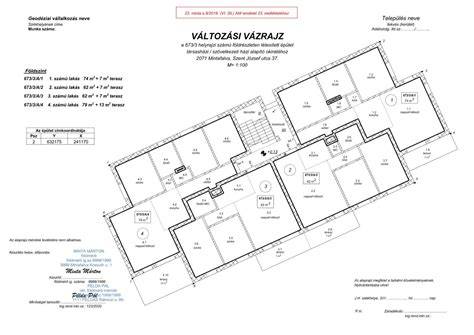 Társasház alaprajz parkolóhelyekkel és kertrészekkel