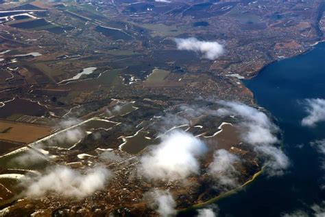 Légifelvétel a Balaton déli partjáról nyári napon