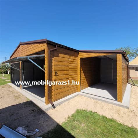 Mobilgarázs belső tere világítóablakkal és szellőzővel