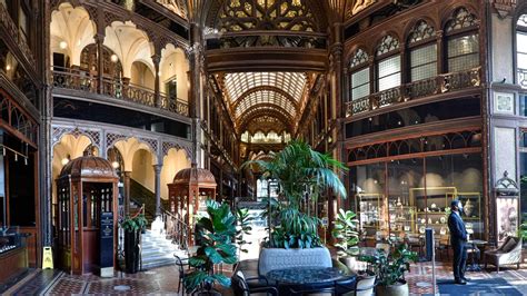 Belső udvar egy régi budapesti bérházban