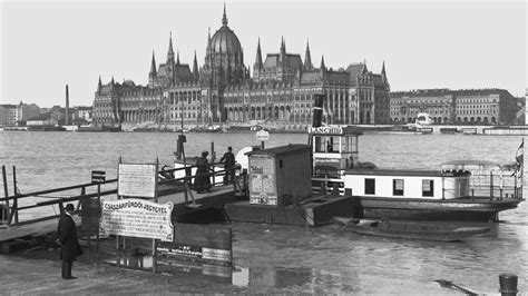 Városkép Budapestről a Dunával és a Parlamenttel