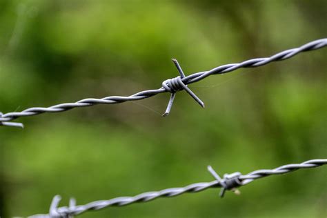 Szögesdrót kerítés szabályai