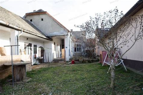 Polgári ház homlokzata