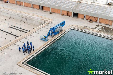 A Dagály Úszóaréna tetőszerkezetének emelése