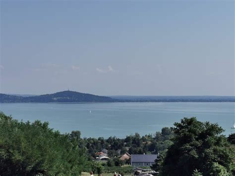 Zefír Apartments - kilátás az erkélyről a Balatonra