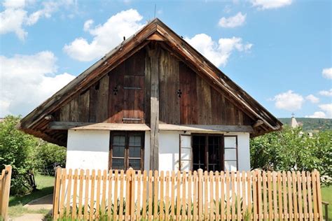 Vályogház felújítása