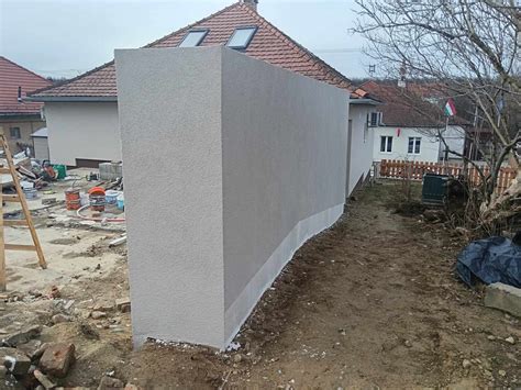 Energetikai felújítások: dryvit szigetelés és napkollektorok a tetőn