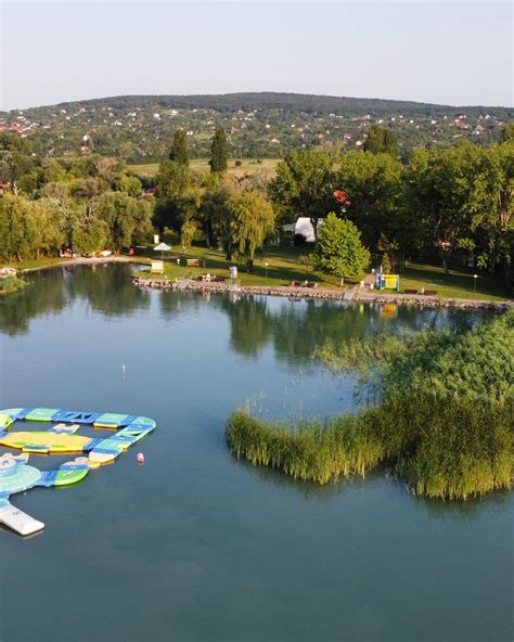 Balatonfűzfő panorámája építkezés helyszínnel
