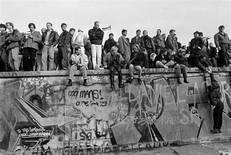 A berlini fal lebontása