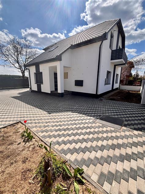 Családi ház ábrázolása, ahol a házasságban élők közös vagyonáról van szó