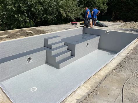 beton medence építési folyamata