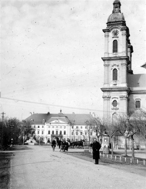 Régi fotó a Pedagógus Művelődési Házról