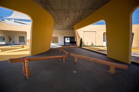 Meséskert Tagóvoda épülete és udvara