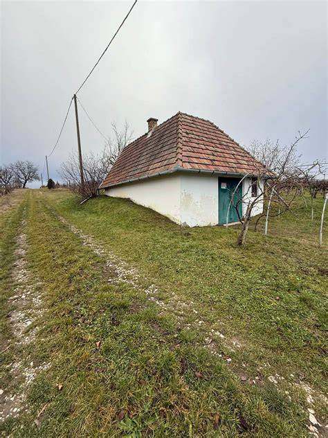 Balaton közelében fekvő vendégház verandával