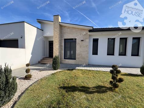 Veszprém új építésű házak látképe